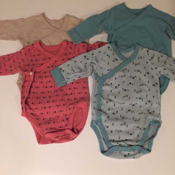 uniqlo baby onesies